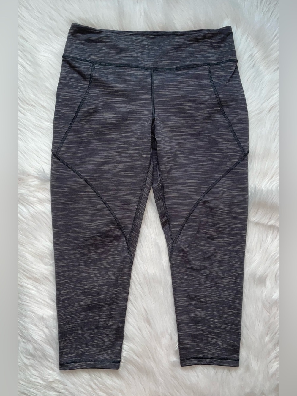 Patagonia centered crops space grey capris leggings women’s L large cropped